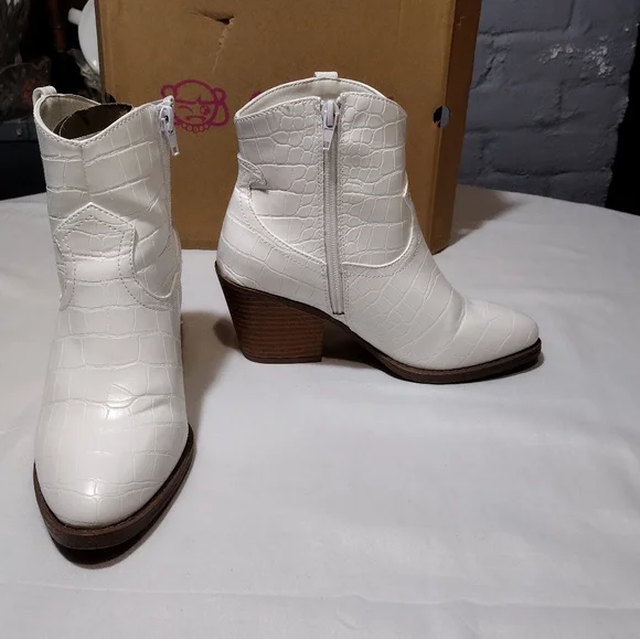 Sugar Tula Vegan Leather Snake Skin Pointed Toe Western Ankle Boots - Picture 15 of 16